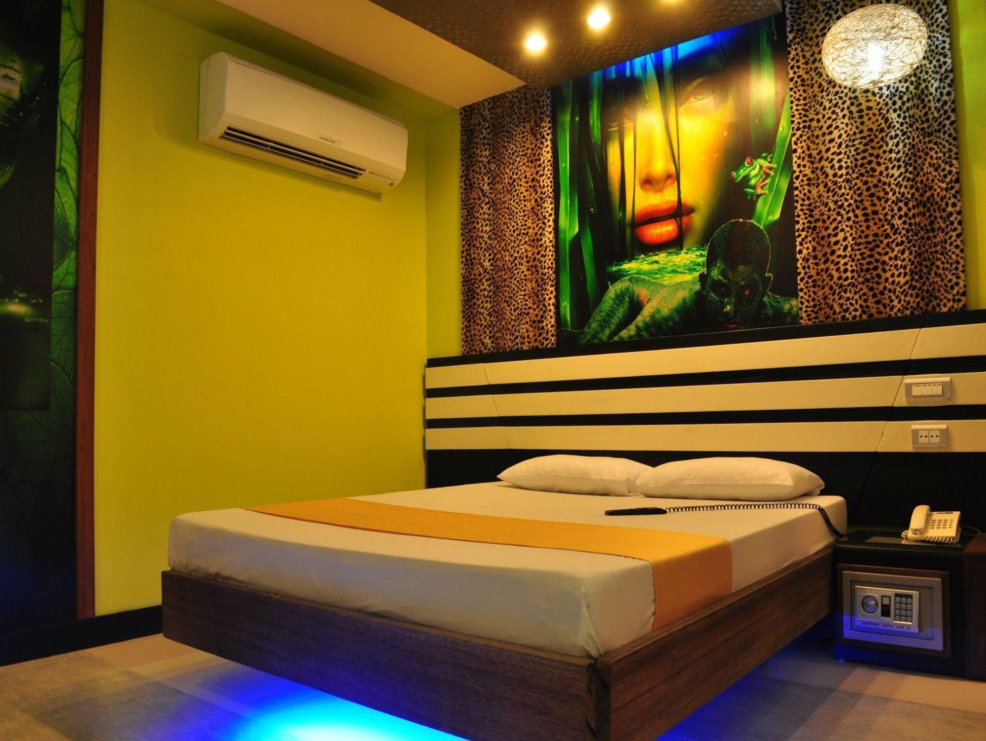 Hotel Dream World Las Piñas Exteriör bild