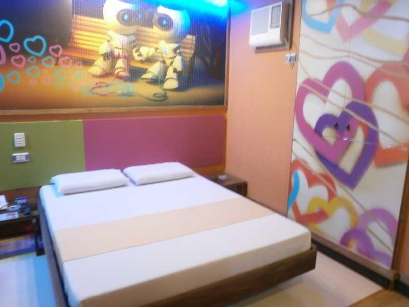 Hotel Dream World Las Piñas Exteriör bild